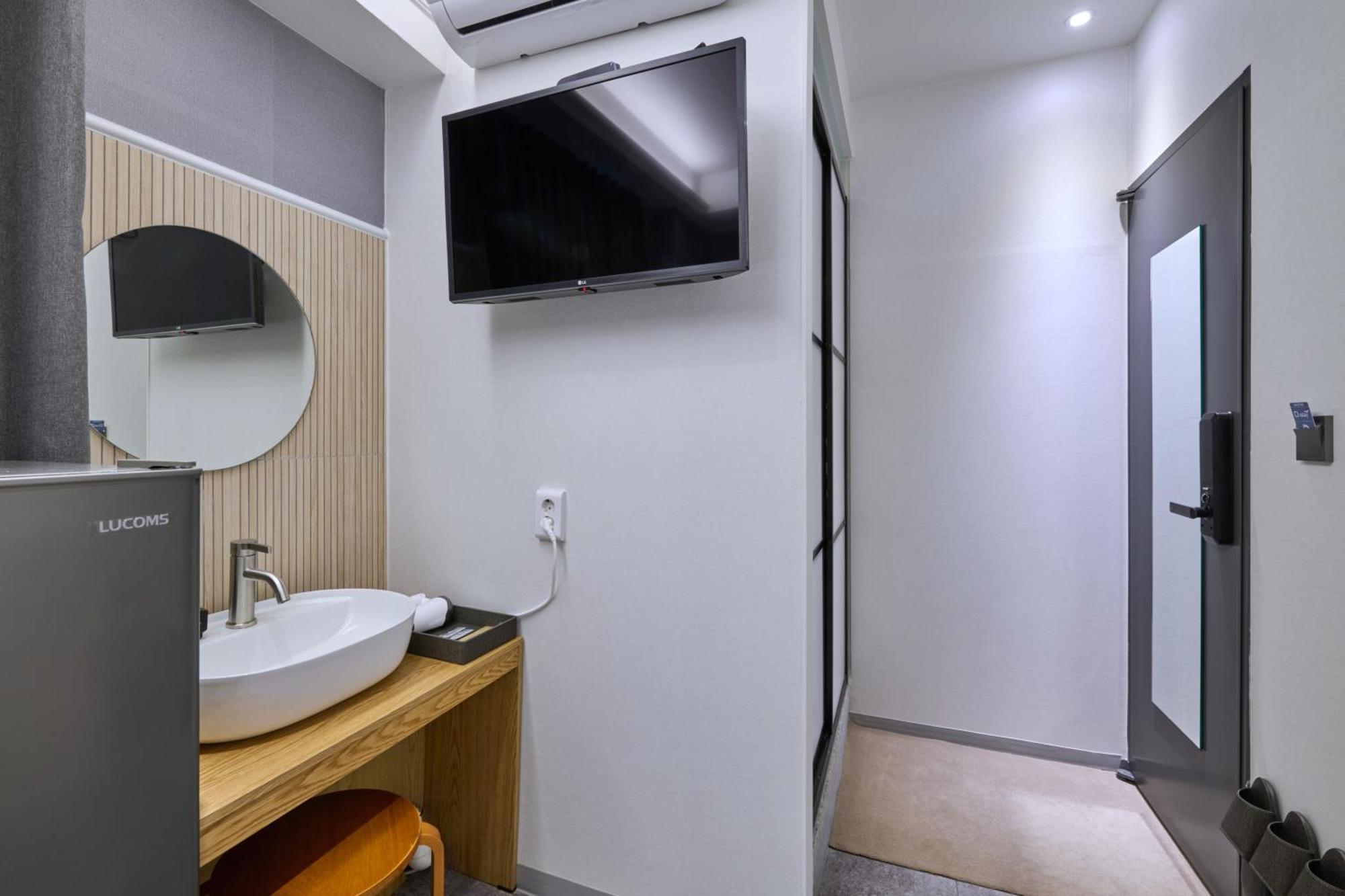 D Dongdaemun Hostel